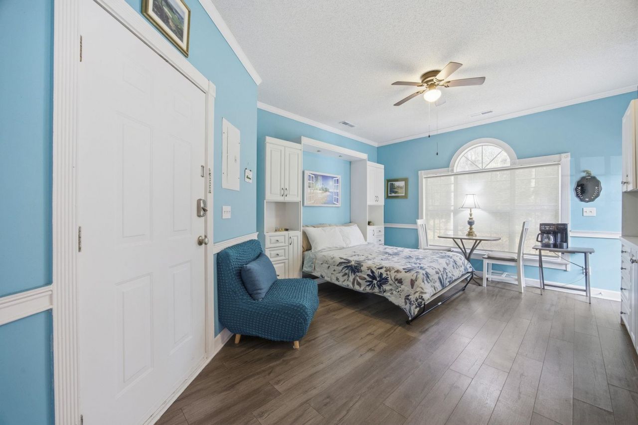 370 Lands End Blvd.  Photo 8