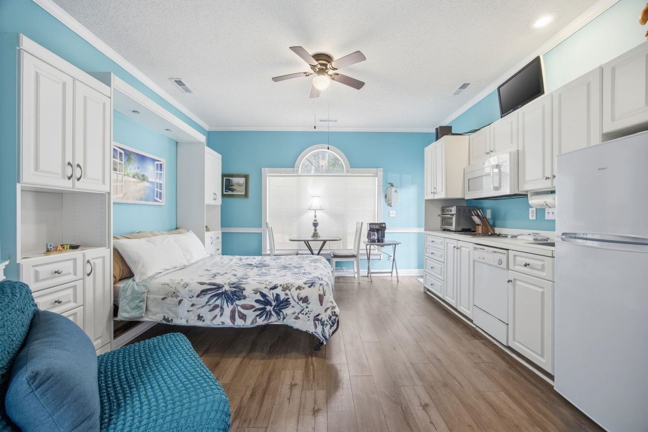 370 Lands End Blvd.  Photo 9