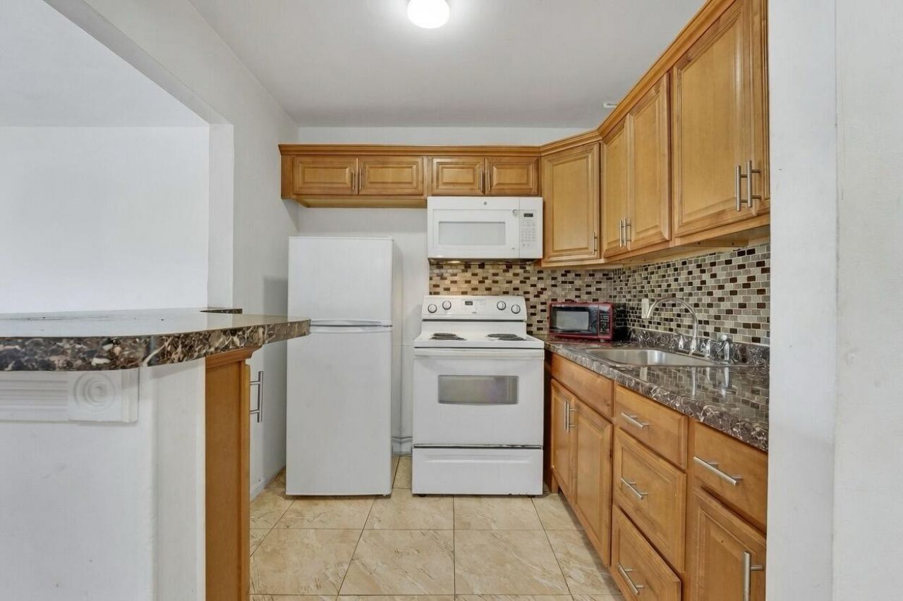 120 Windsor, Unit F, West Palm Beach, FL 33417 Photo