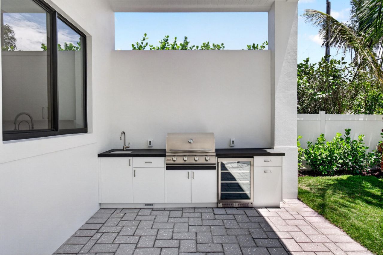 354 Leigh Road, West Palm Beach, FL 33405 Photo