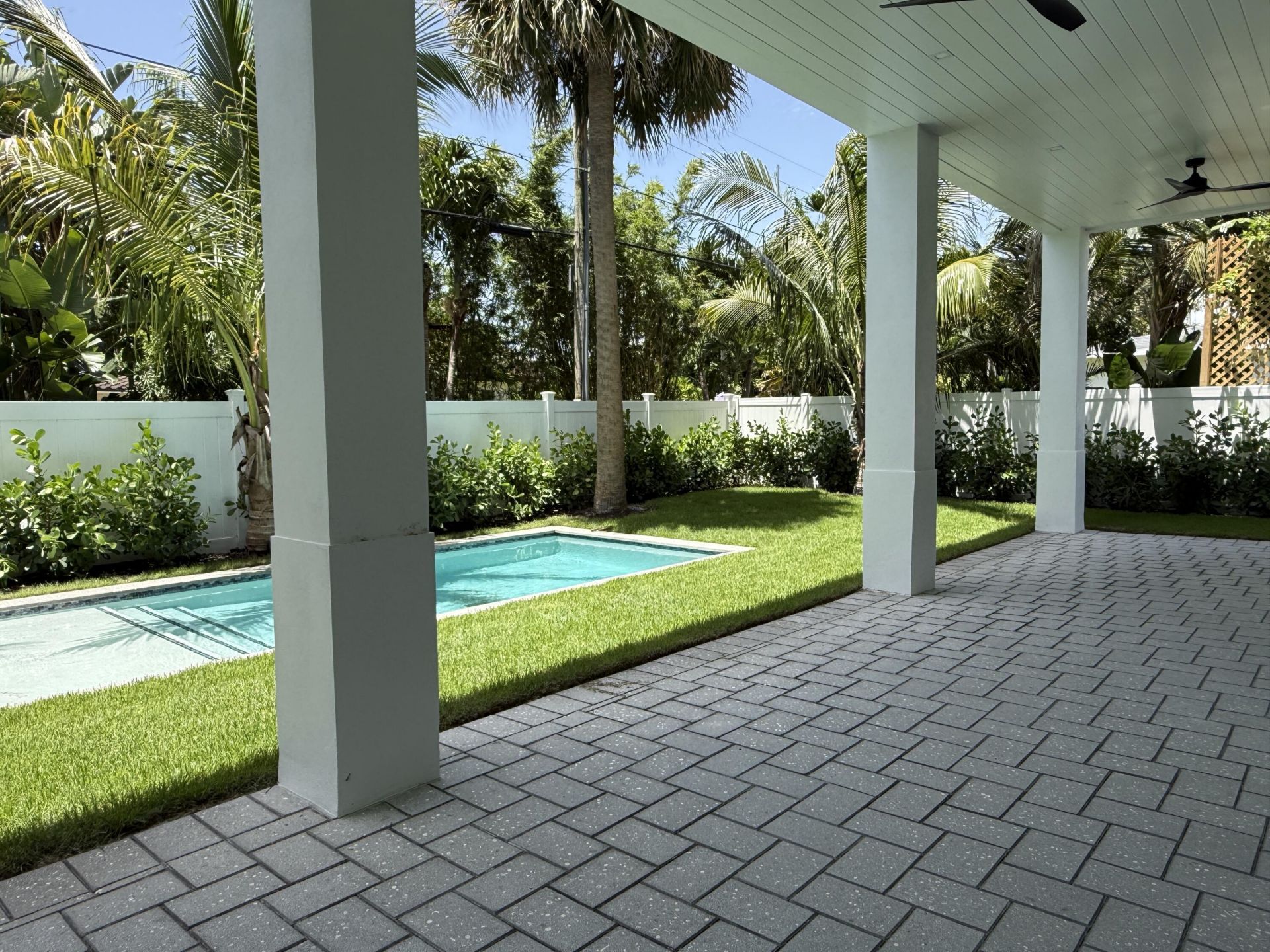 354 Leigh Road, West Palm Beach, FL 33405 Photo