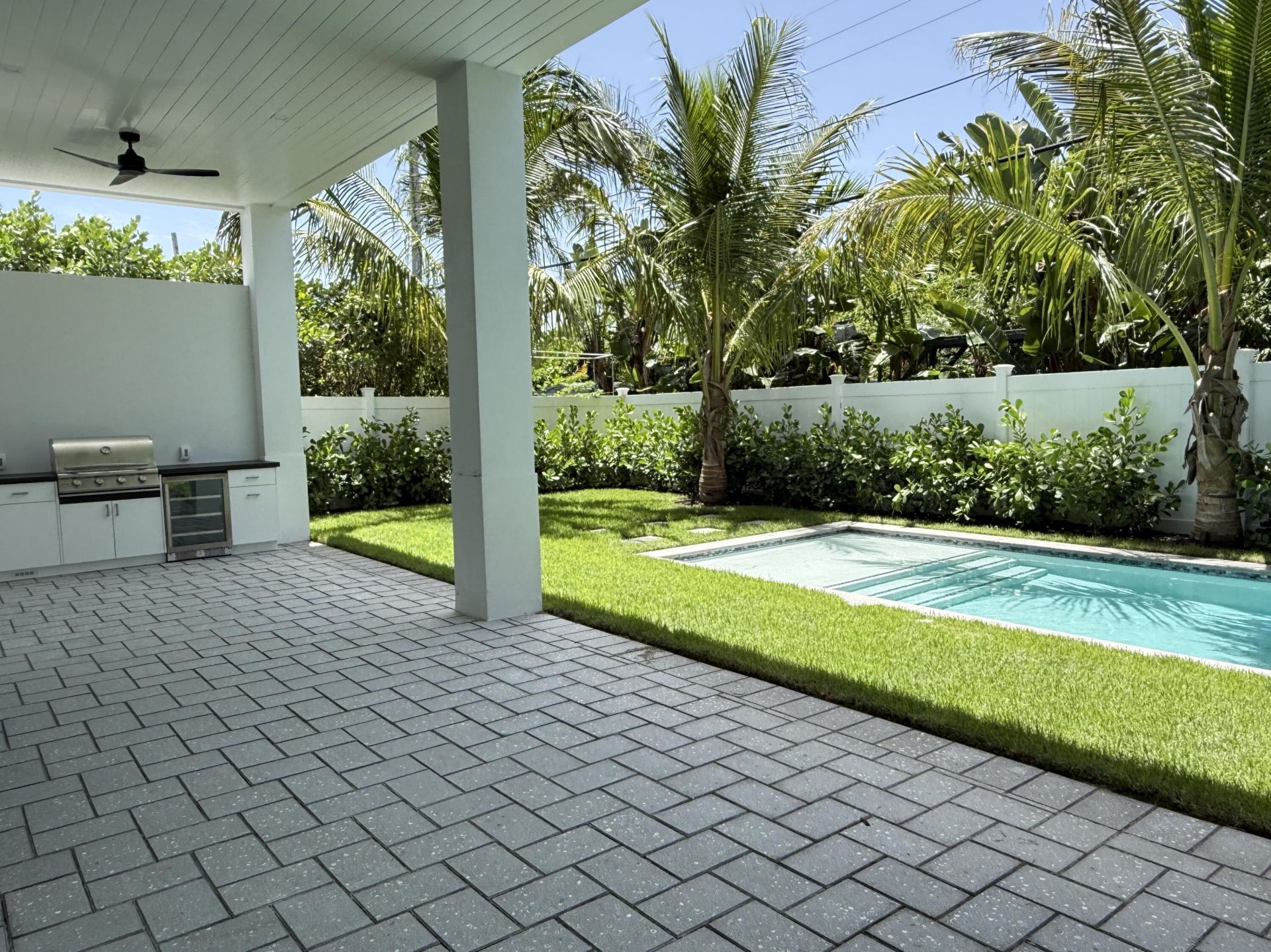 354 Leigh Road, West Palm Beach, FL 33405 Photo