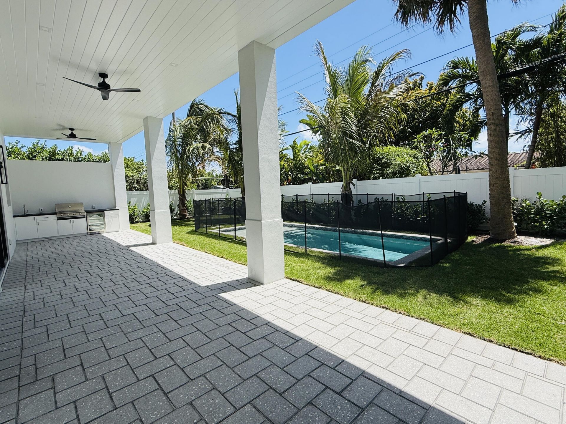 354 Leigh Road, West Palm Beach, FL 33405 Photo