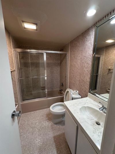 3850 Oaks Clubhouse Drive, Unit 403, Pompano Beach, FL 33069 Photo