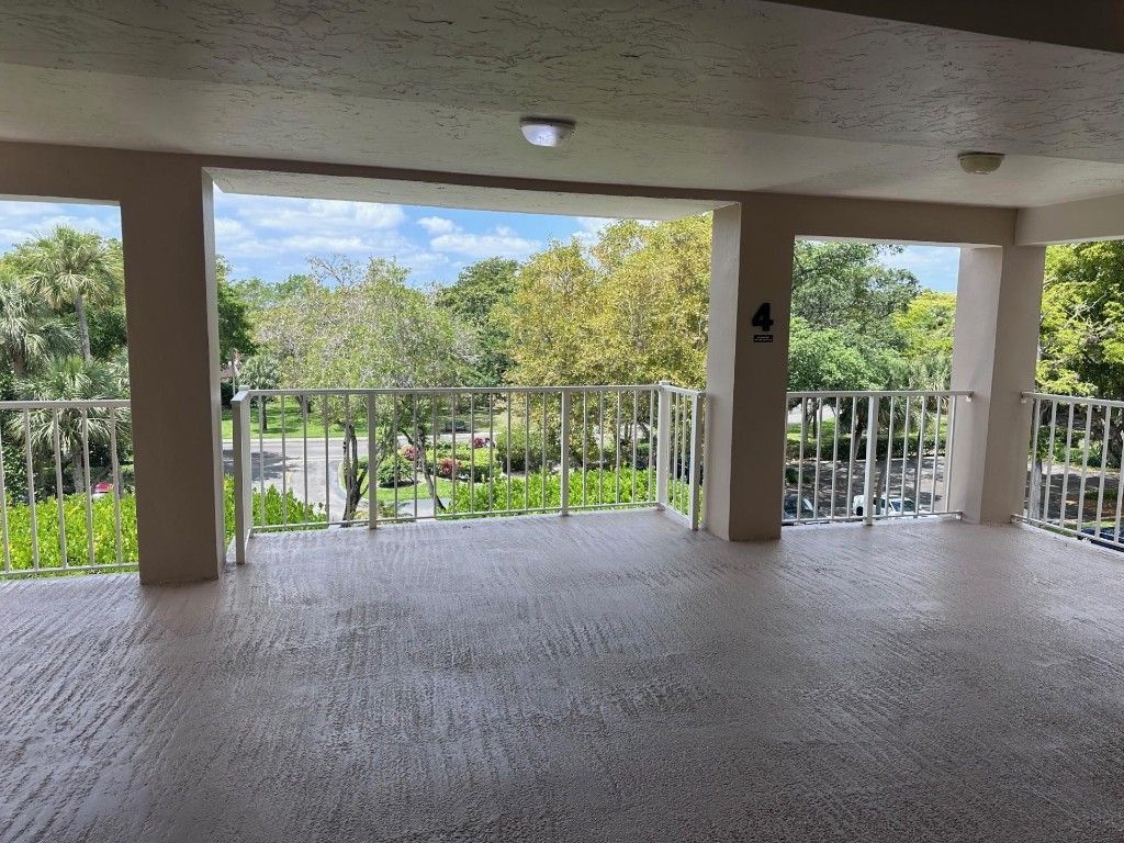 3850 Oaks Clubhouse Drive, Unit 403, Pompano Beach, FL 33069 Photo