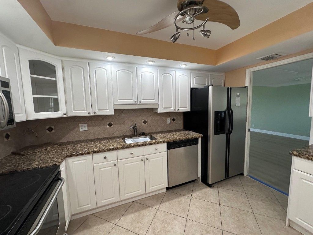 3850 Oaks Clubhouse Drive, Unit 403, Pompano Beach, FL 33069 Photo