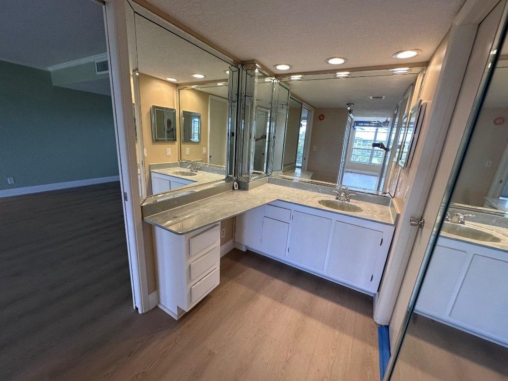 3850 Oaks Clubhouse Drive, Unit 403, Pompano Beach, FL 33069 Photo