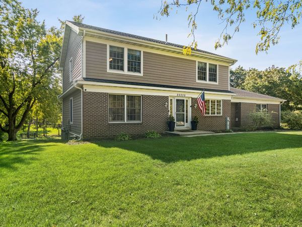 25235 W Hermosa Avenue, Wauconda, IL 60084