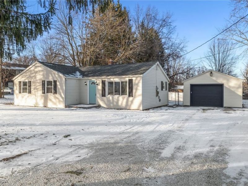 2815 Byron Drive, North Canton, OH 44720 Photo 2