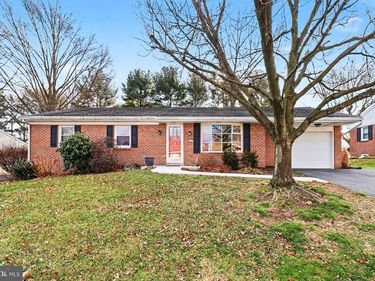 21 DAWN AVENUE, AKRON, PA 17501