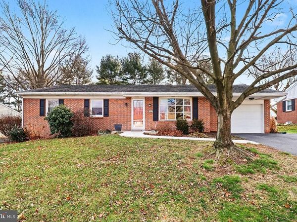 21 DAWN AVENUE, AKRON, PA 17501