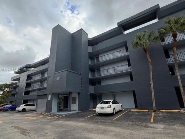 310 Fontainebleau Blvd , Unit 206, Miami, FL 33172