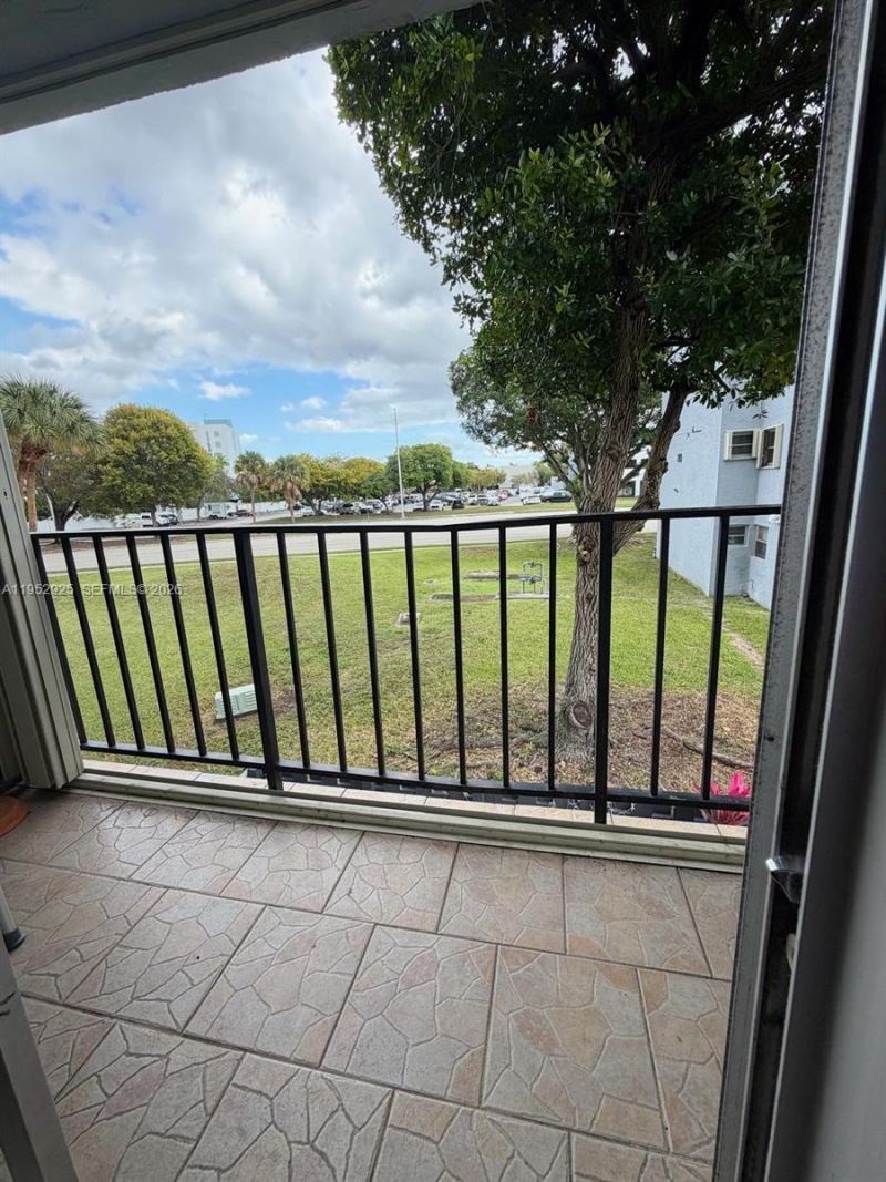 310 Fontainebleau Blvd , Unit 206, Miami, FL 33172 Photo