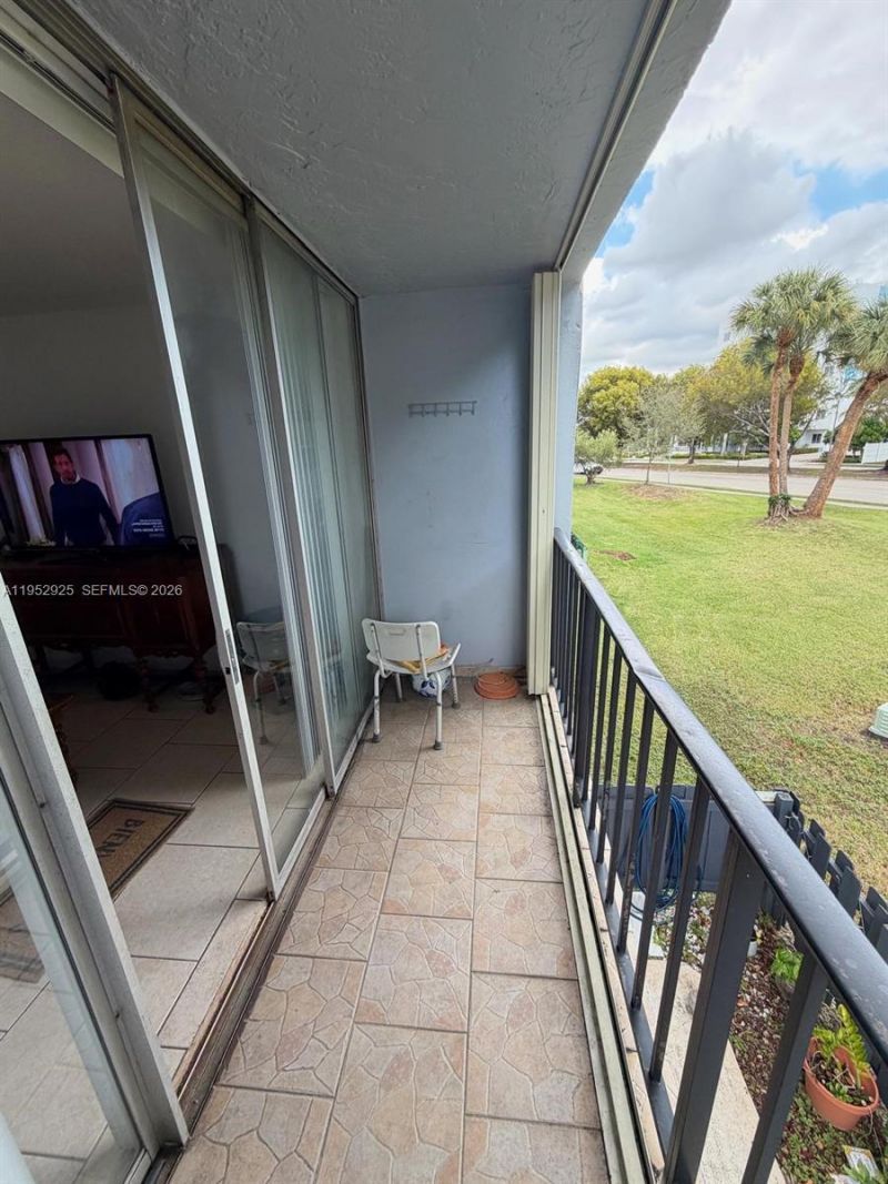 310 Fontainebleau Blvd , Unit 206, Miami, FL 33172 Photo