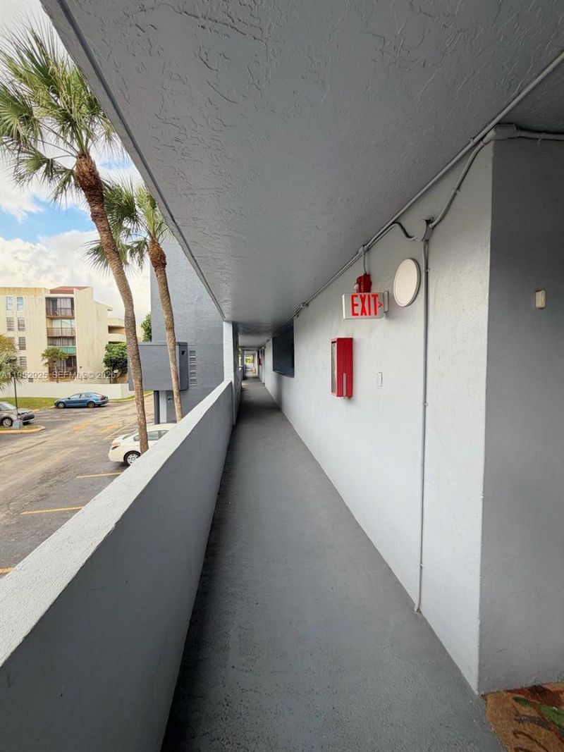 310 Fontainebleau Blvd , Unit 206, Miami, FL 33172 Photo