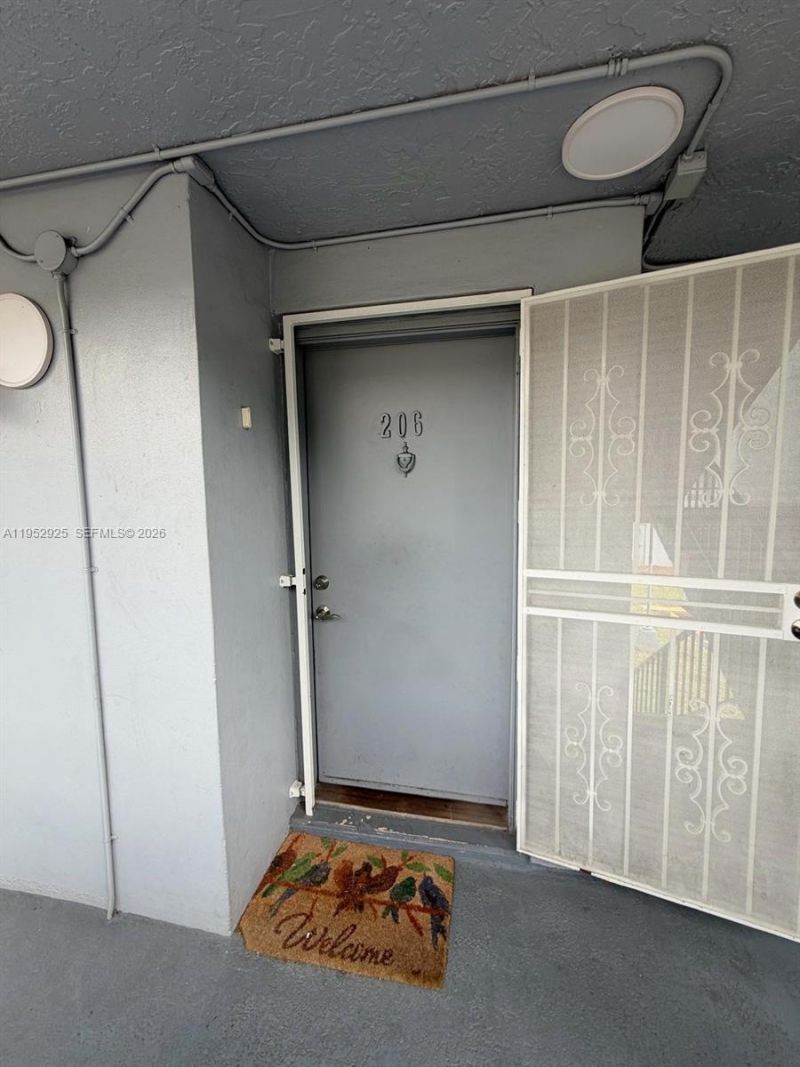 310 Fontainebleau Blvd , Unit 206, Miami, FL 33172 Photo