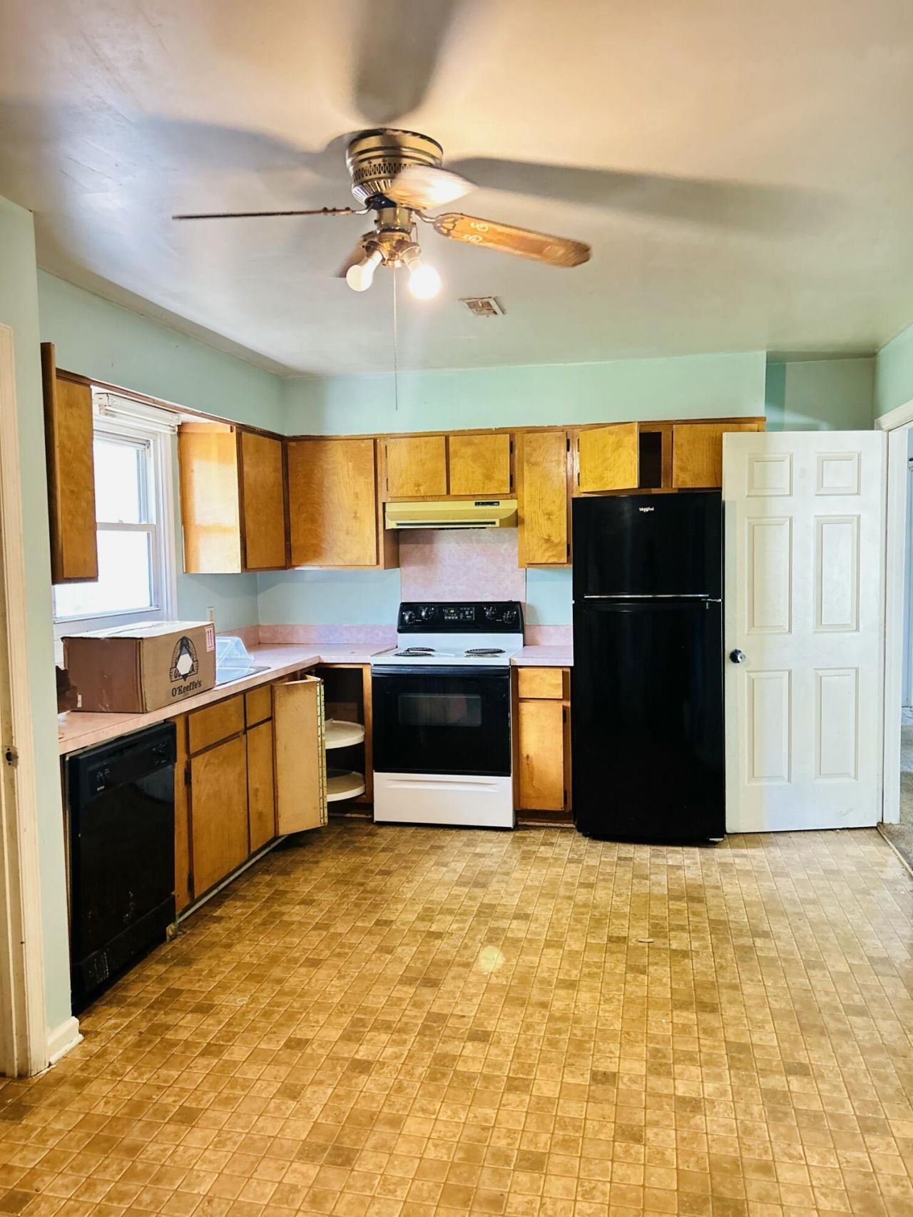 7601 Ireland Drive Photo 4
