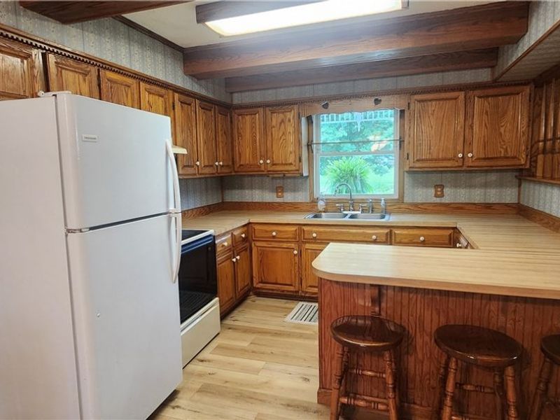 9090 Radcliffe Road, Adamsville, OH 43802 Photo 5