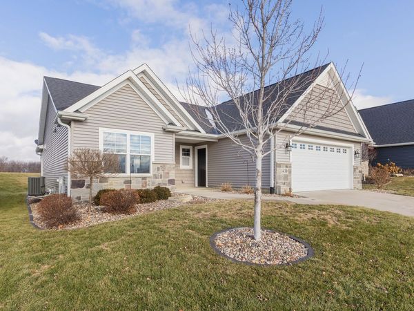 1430 Olde Brandy Lane, Davenport, IA 52807