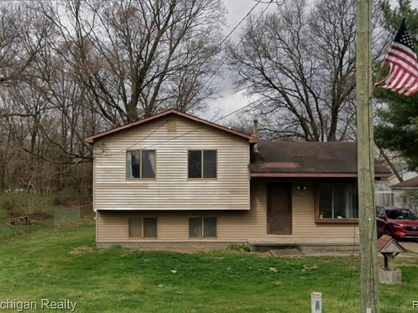 5705 Lake Grove Drive, White Lake Twp, MI 48383