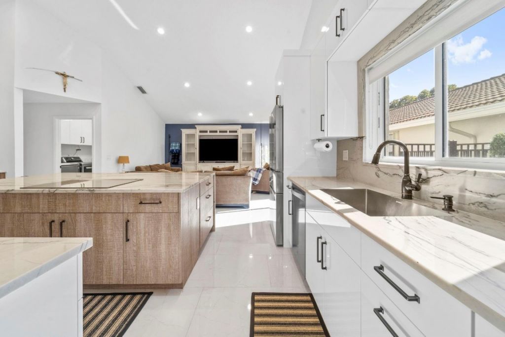 1695 Lakeshore Circle, Weston, FL 33326 Photo