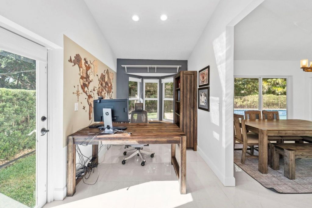 1695 Lakeshore Circle, Weston, FL 33326 Photo