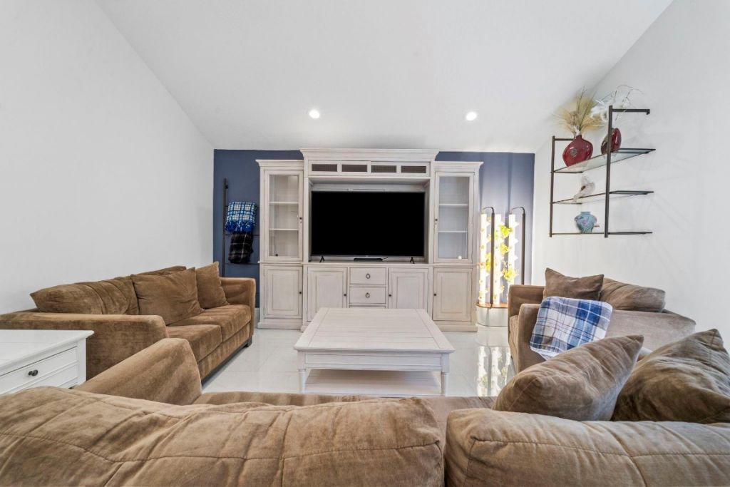 1695 Lakeshore Circle, Weston, FL 33326 Photo