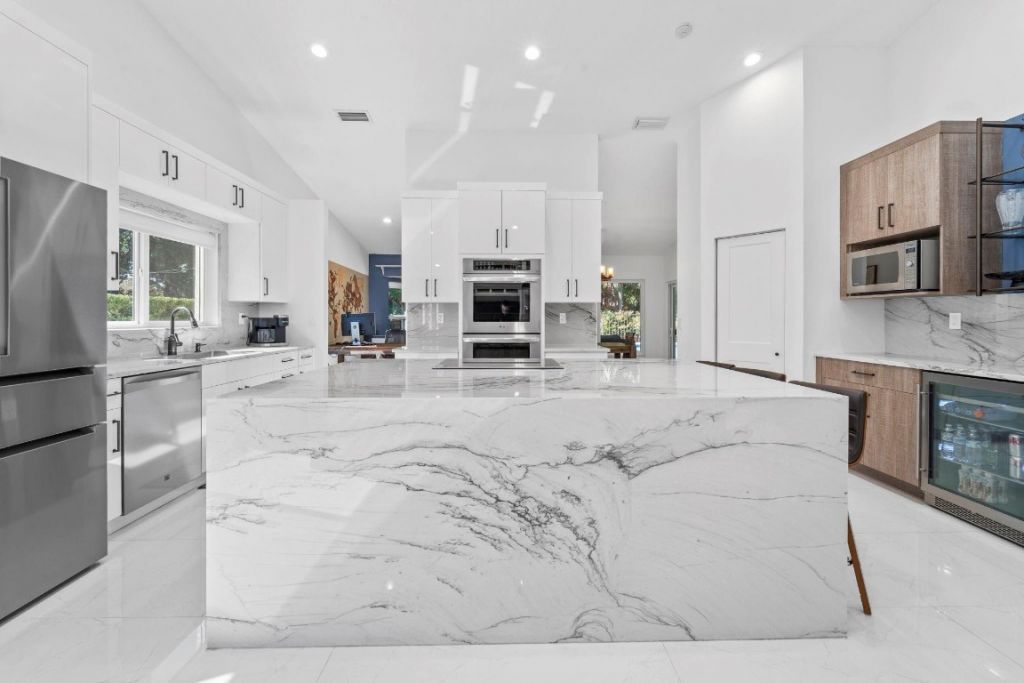 1695 Lakeshore Circle, Weston, FL 33326 Photo