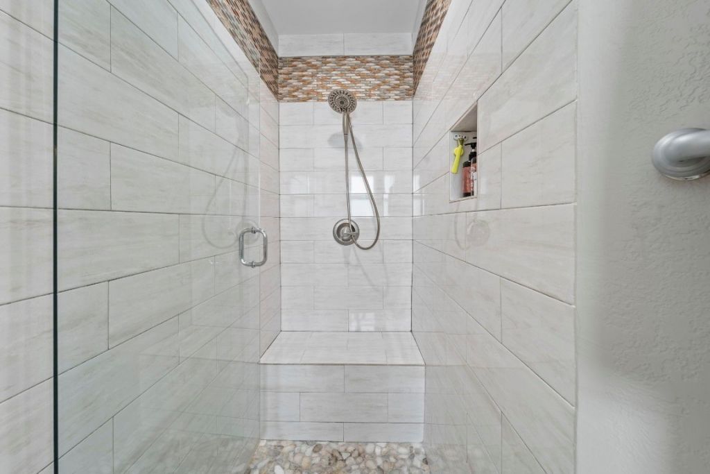 1695 Lakeshore Circle, Weston, FL 33326 Photo