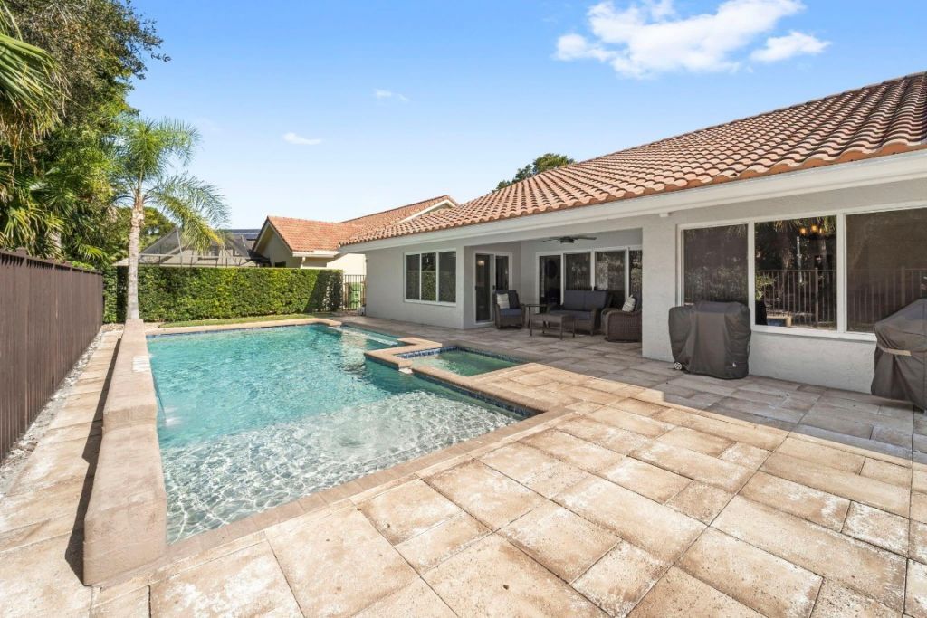 1695 Lakeshore Circle, Weston, FL 33326 Photo