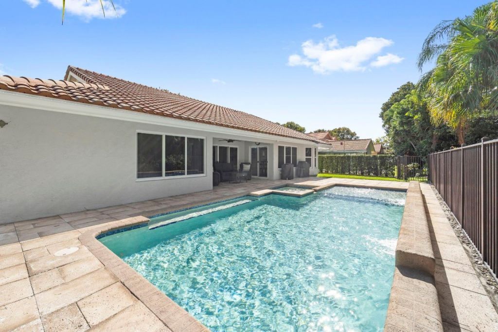 1695 Lakeshore Circle, Weston, FL 33326 Photo