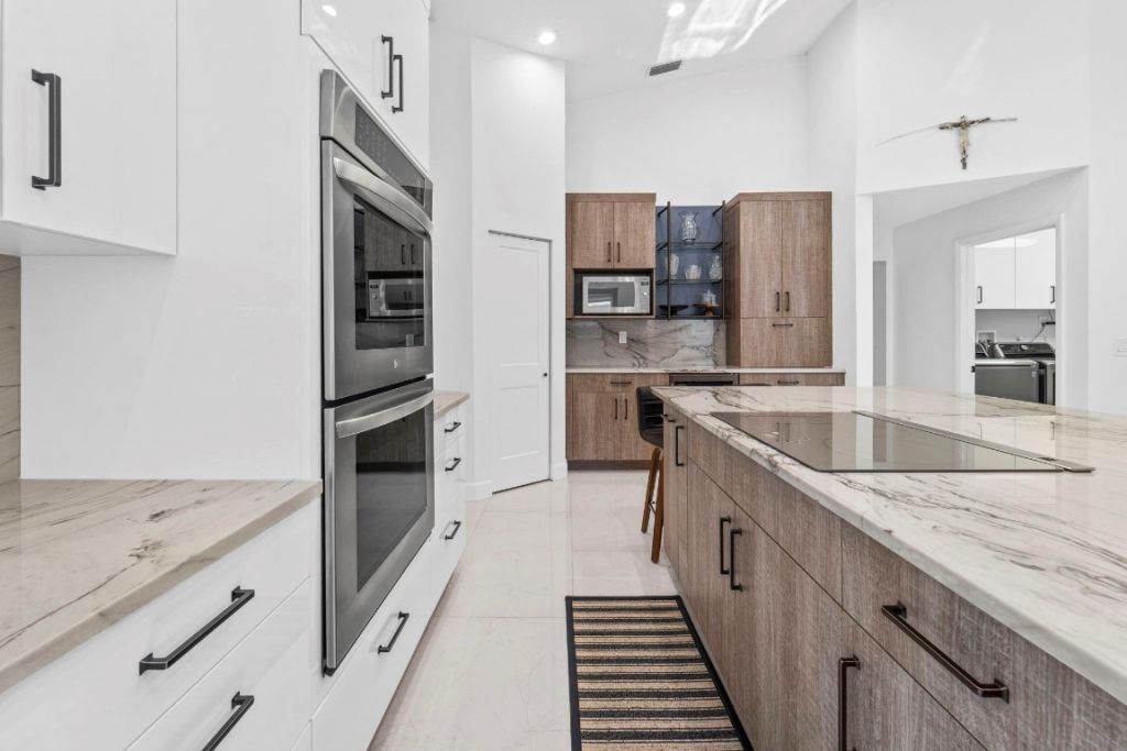 1695 Lakeshore Circle, Weston, FL 33326 Photo