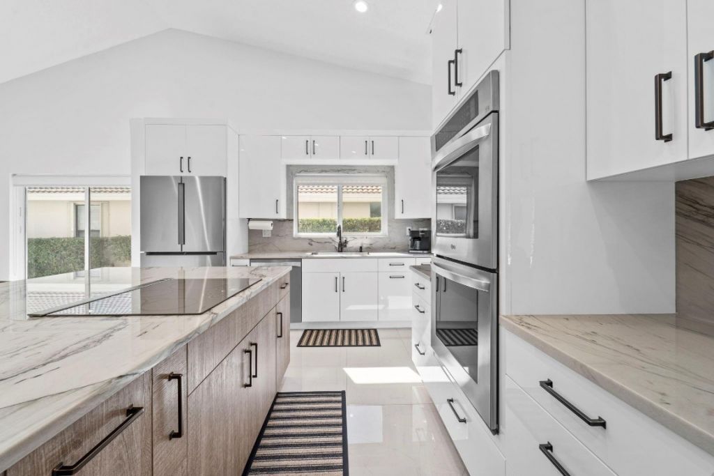 1695 Lakeshore Circle, Weston, FL 33326 Photo