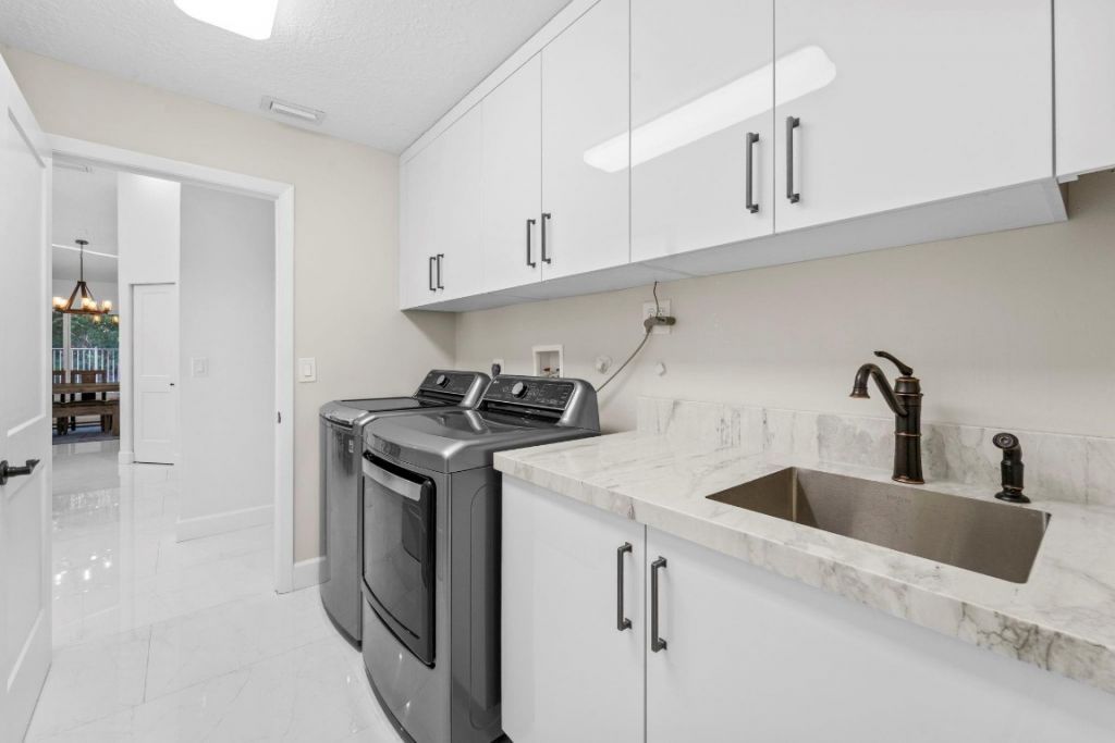 1695 Lakeshore Circle, Weston, FL 33326 Photo