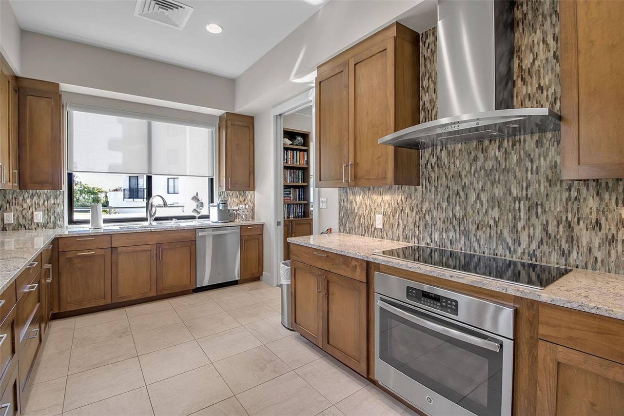 1485 Gulf Of Mexico Drive, Unit 303, Longboat Key, FL 34228 Photo