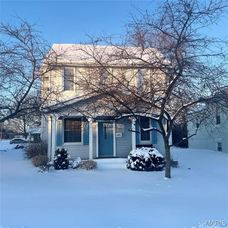 1071 Livingston Street, Carlyle, IL 62231 Main Photo