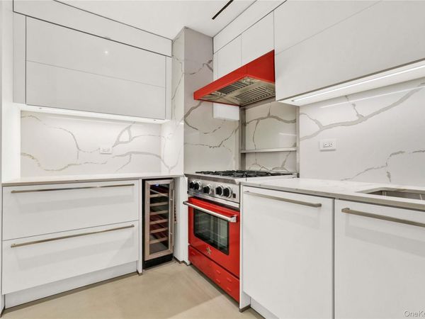 117 E 57th Street, Unit 20F, New York (Manhattan), NY 10022