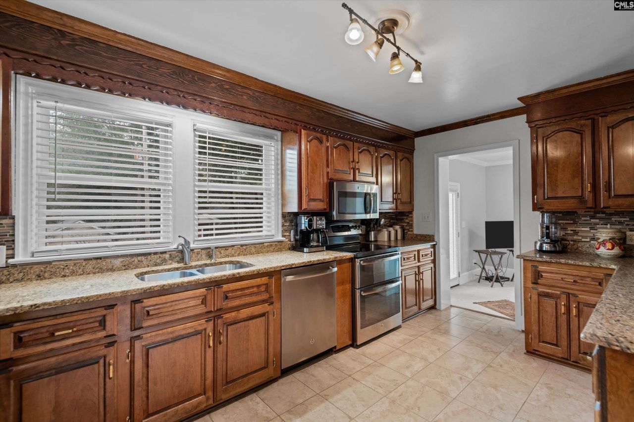 2711 North Beltline Boulevard Photo 11