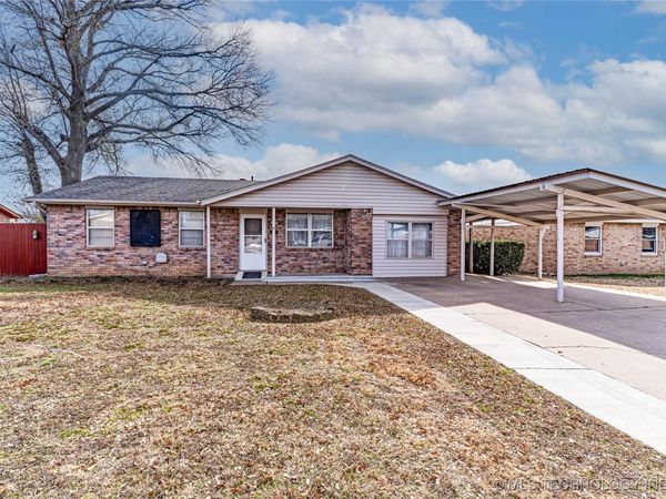504 E Pershing Place , Bristow, OK 74010