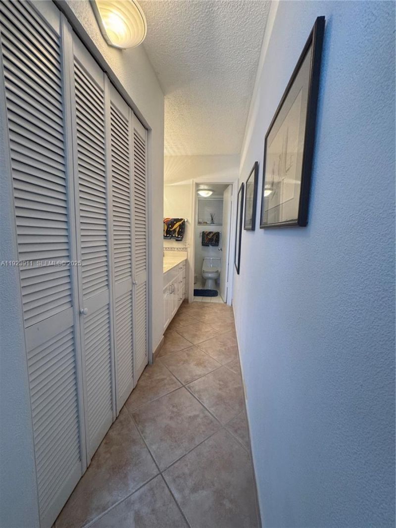 400 N Surf Rd, Unit RGB, Hollywood, FL 33019 Photo