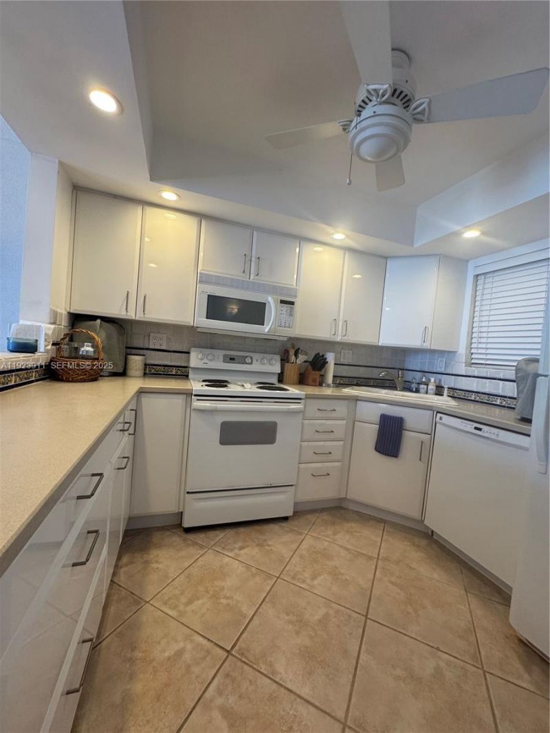 400 N Surf Rd, Unit RGB, Hollywood, FL 33019 Photo