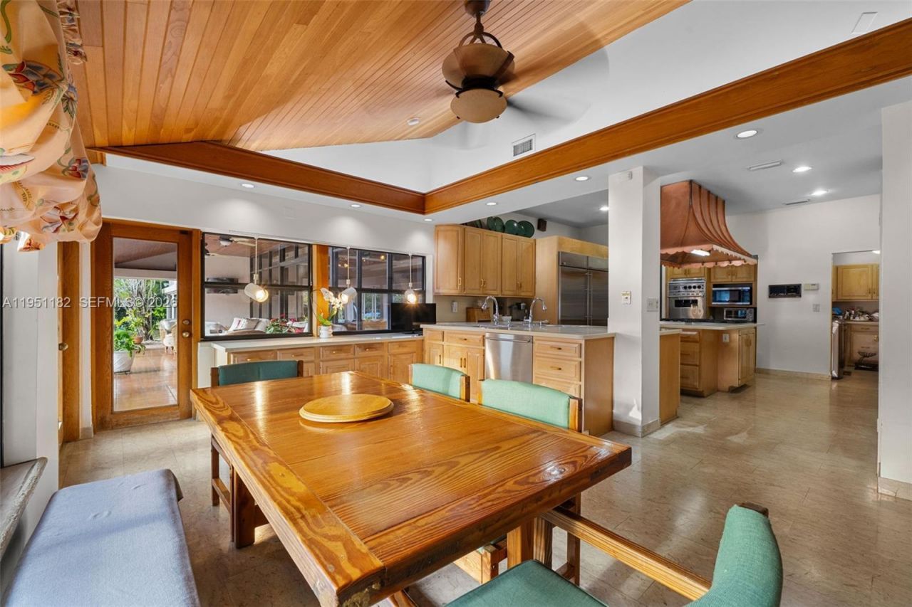 6636 Riviera Dr, Coral Gables, FL 33146 Photo