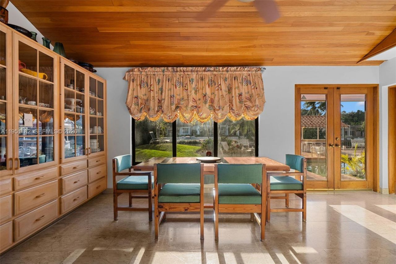 6636 Riviera Dr, Coral Gables, FL 33146 Photo