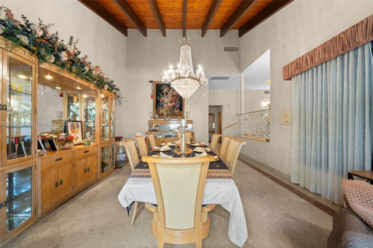 6636 Riviera Dr, Coral Gables, FL 33146 Photo