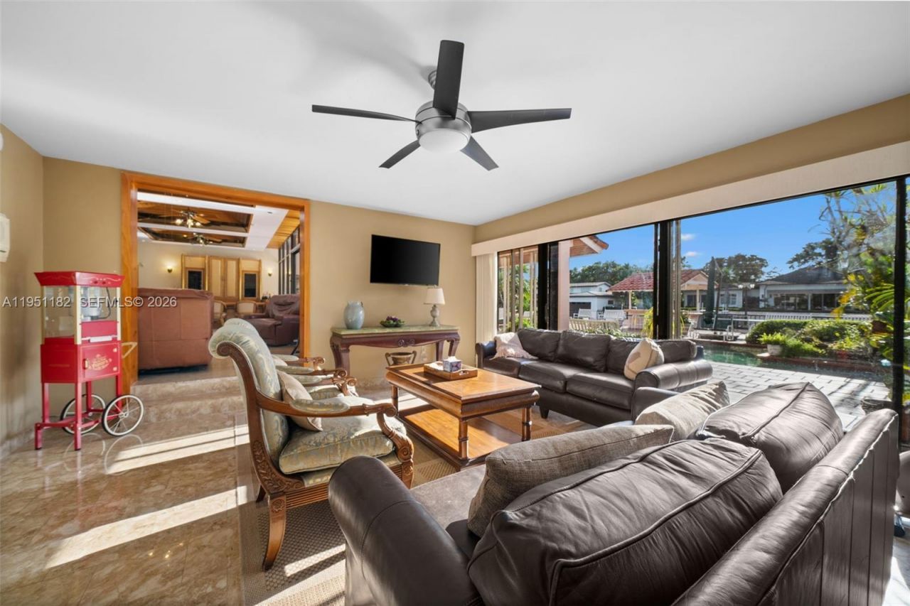 6636 Riviera Dr, Coral Gables, FL 33146 Photo