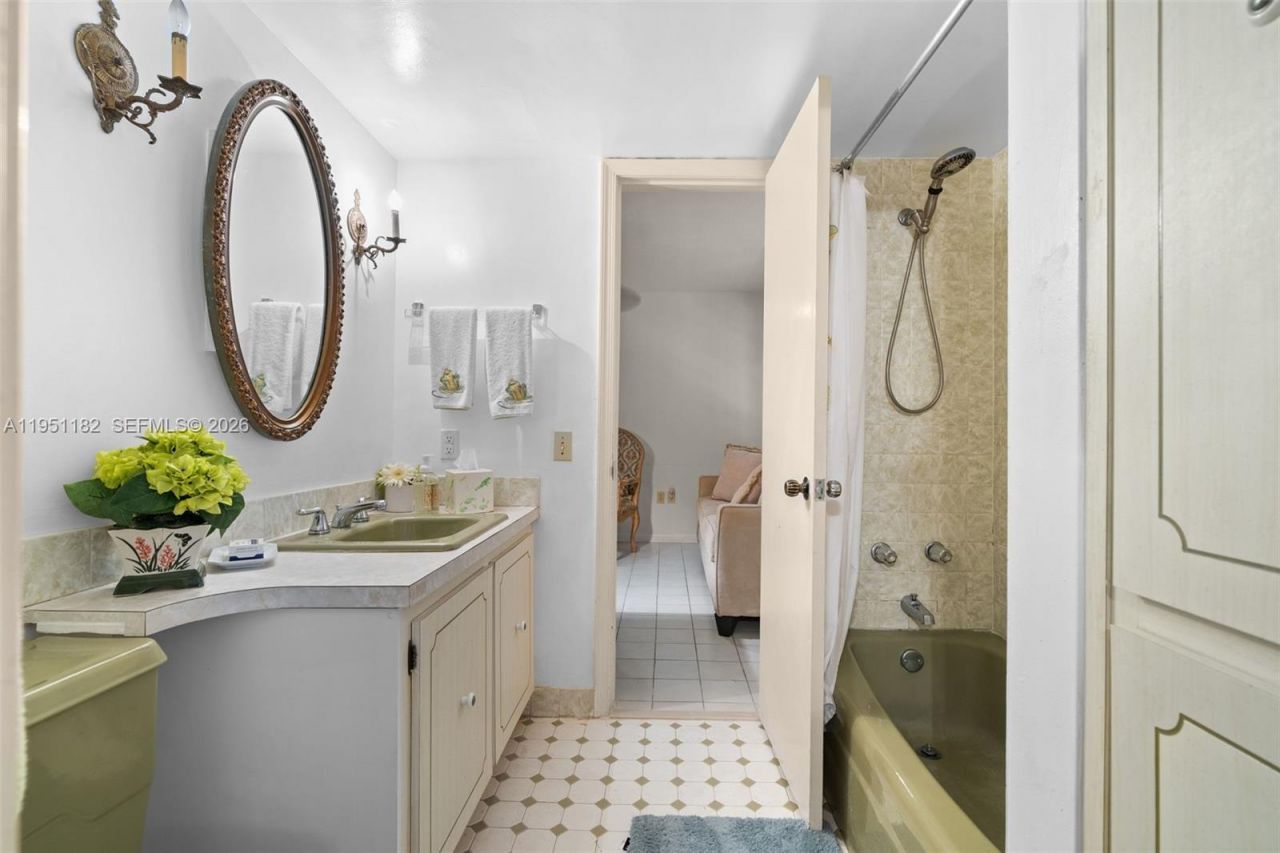 6636 Riviera Dr, Coral Gables, FL 33146 Photo