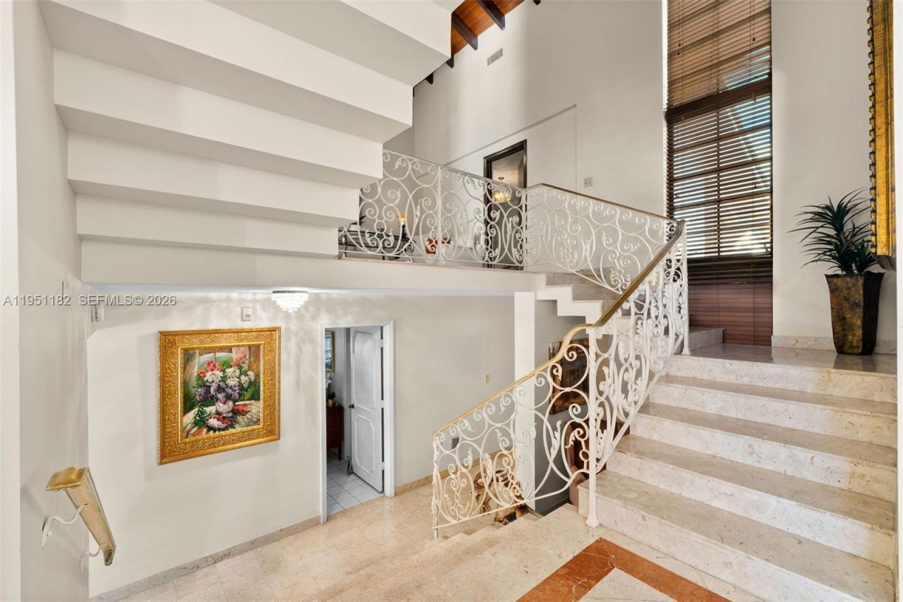 6636 Riviera Dr, Coral Gables, FL 33146 Photo