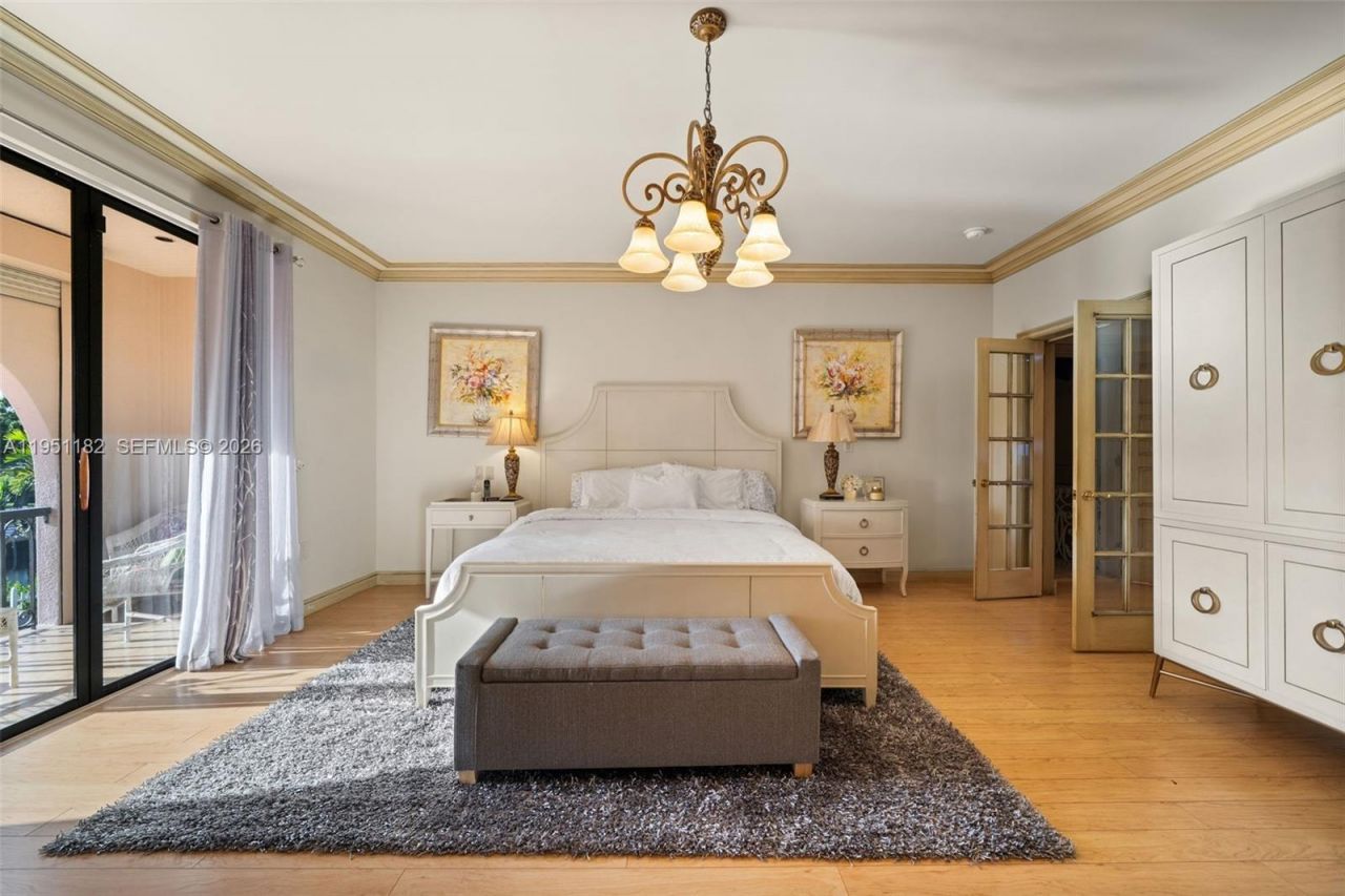 6636 Riviera Dr, Coral Gables, FL 33146 Photo