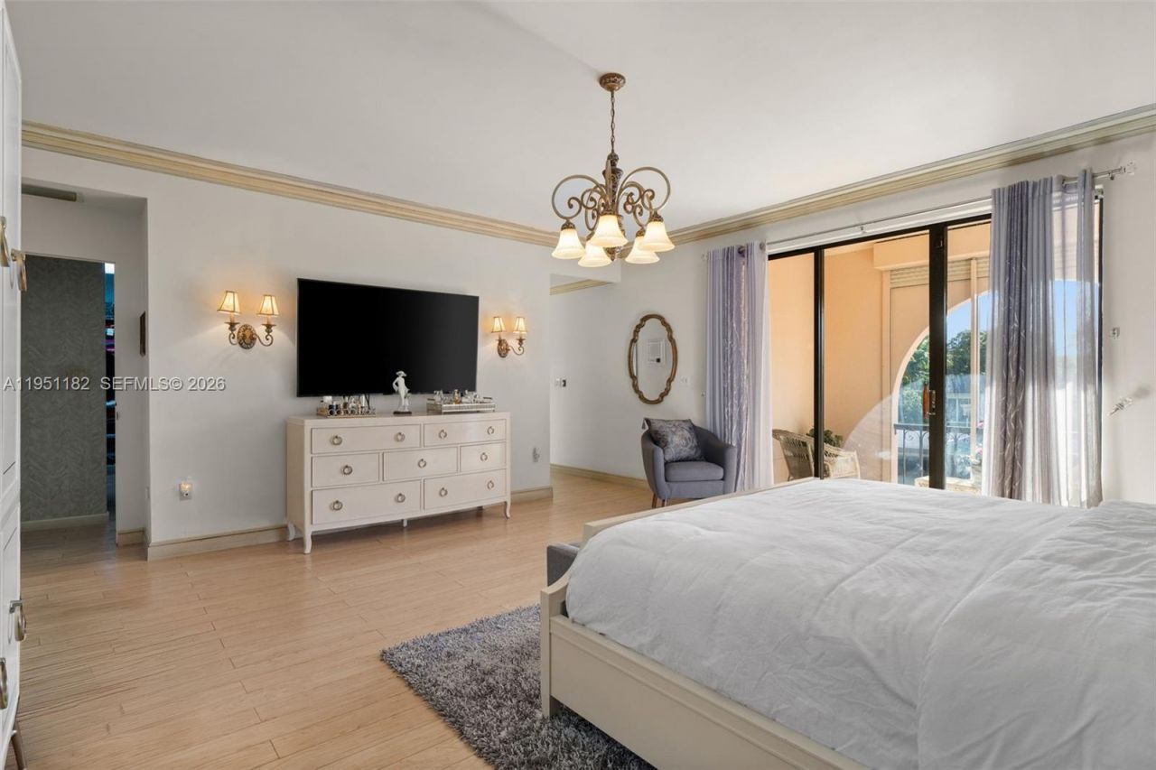 6636 Riviera Dr, Coral Gables, FL 33146 Photo