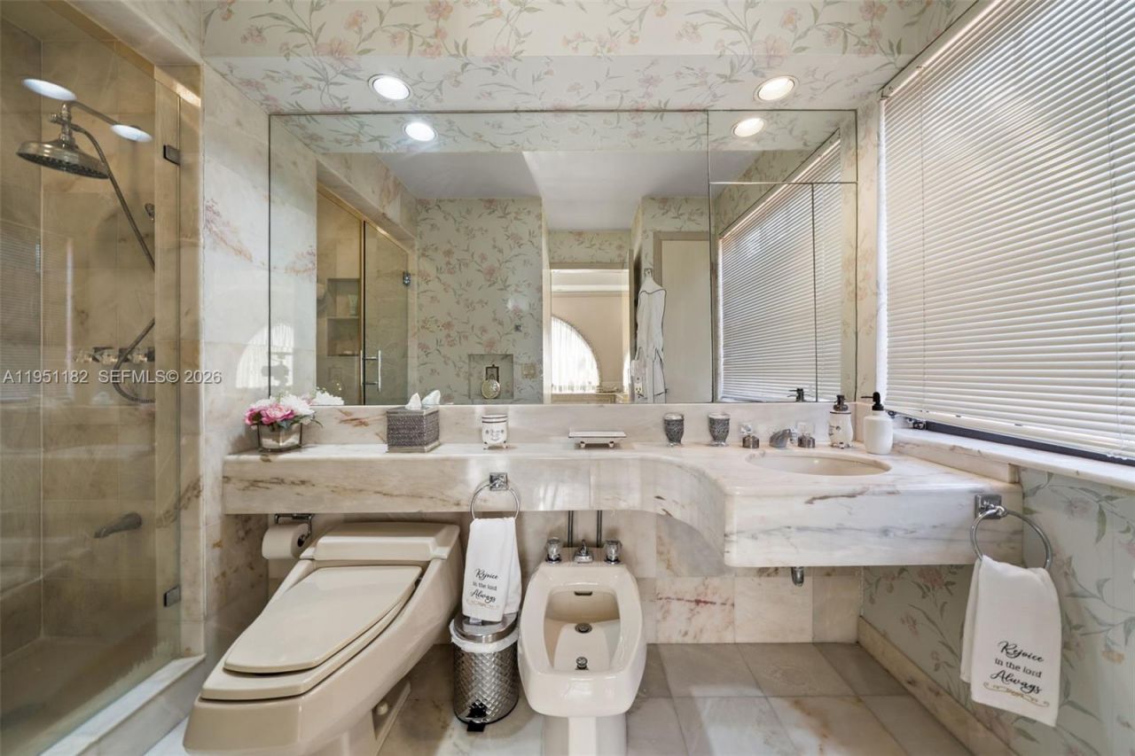 6636 Riviera Dr, Coral Gables, FL 33146 Photo